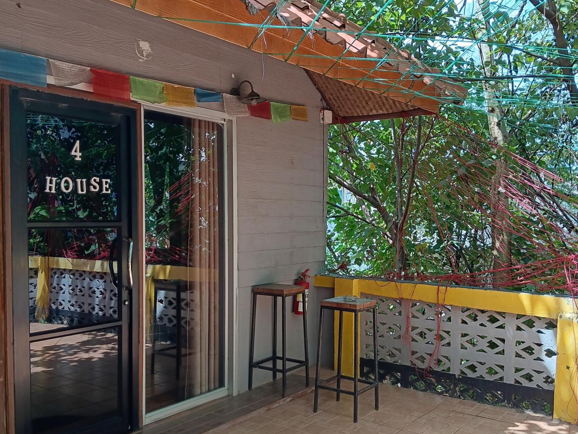 Happy House Backpackers Hostel Pai Exterior photo